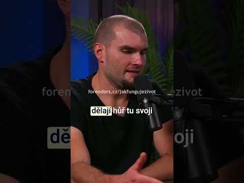 V podcastu se diskutuje hypotetická otázka, zda by se lidské tělo mohlo adaptovat na rakovinu tak, že by díky ní dosáhlo nesmrtelnosti
